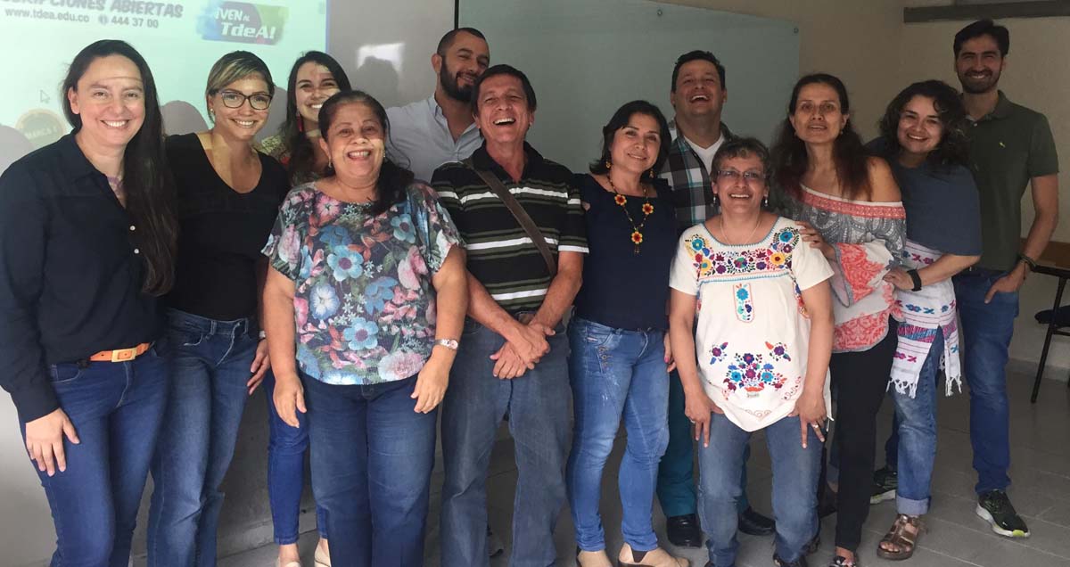 Docentes Proyecto de Formación en Internacionalización del Currículo - 2018
De izquierda a derecha (Claudia Aponte, Mónica Chica, Ana Isabel Giraldo, Carolina Franco, Carlos Alberto Restrepo, Carlos Alberto Pérez, María Alexandra Arango, Patricia Ramírez, Carlos Federico Molina, María Isabel Guerrero, Lizeth Marrelly Allvarez, Juan Fernando Palacio)