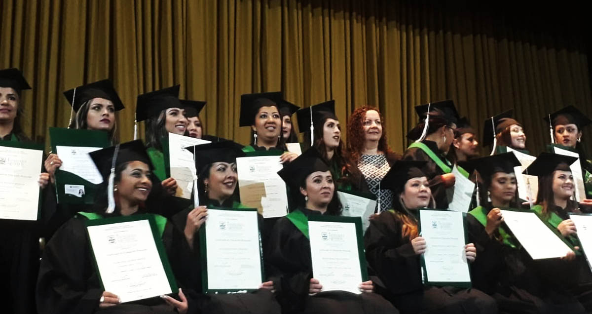 TdeA titula licenciados y tecnólogos agroambientales en regiones con becas Corpoeducación 