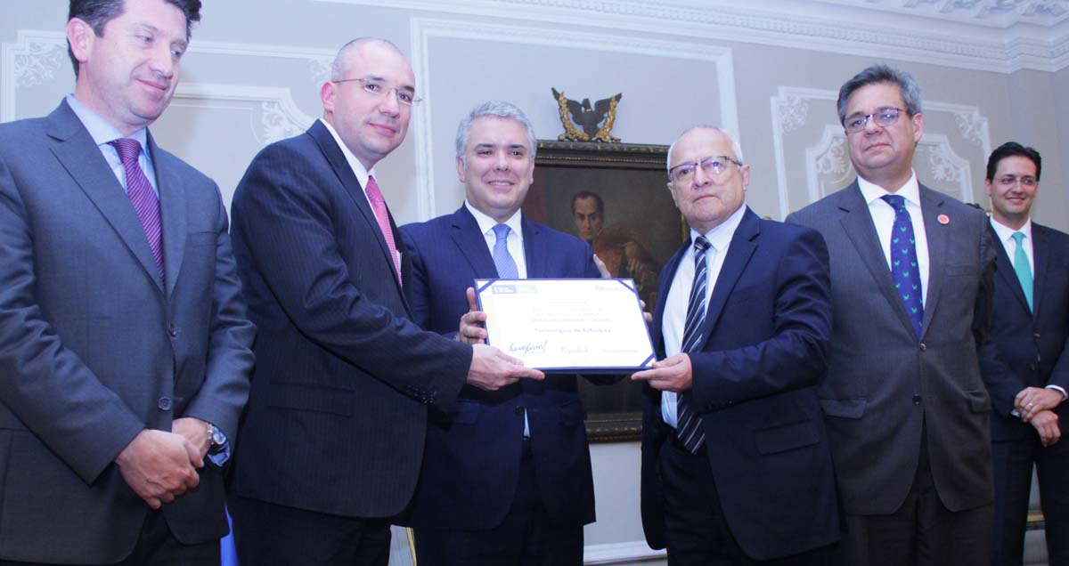 Tecnológico de Antioquia cerró el año con mención de honor en el premio nacional de alta gerencia