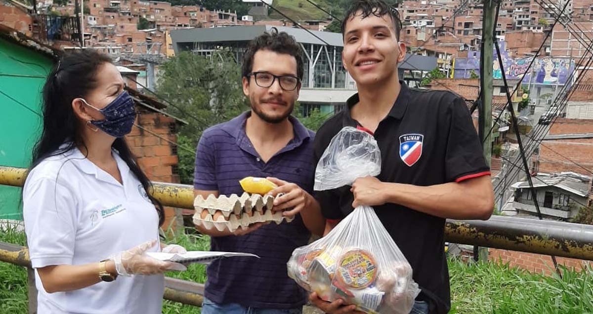 TdeA entregó 172 mercados solidarios a estudiantes 