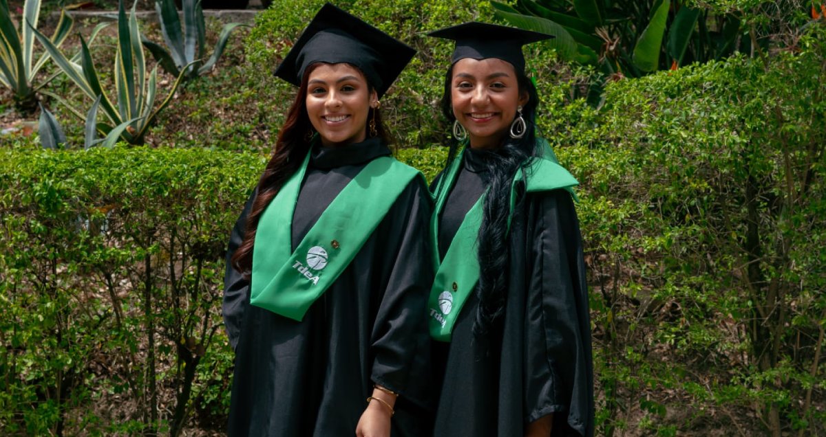 Facultad de Derecho y Ciencias Forenses saluda a sus nuevos egresados