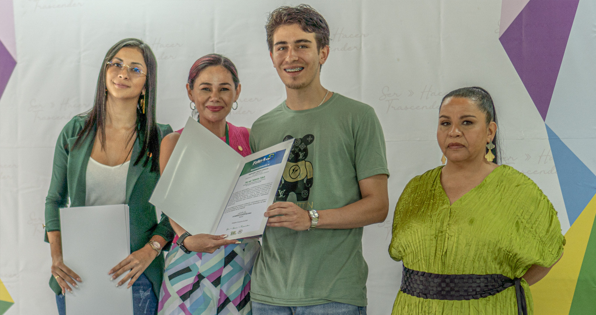 Giovany Isaza Vargas. Estudiante Lic. Literatura y Lengua Castellana. 
Primer puesto en el Concurso de Cuento Tomás Carrasquilla.