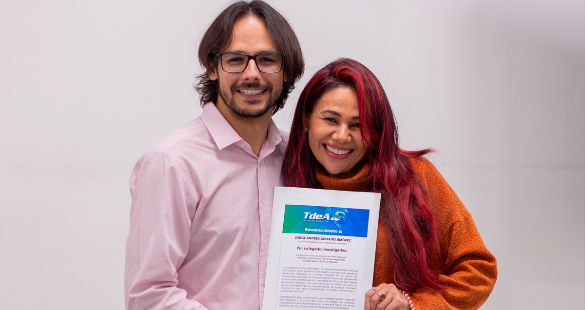 Docente del TdeA, es el ganador de la mención de honor del premio nacional Alejandro Ángel Escobar